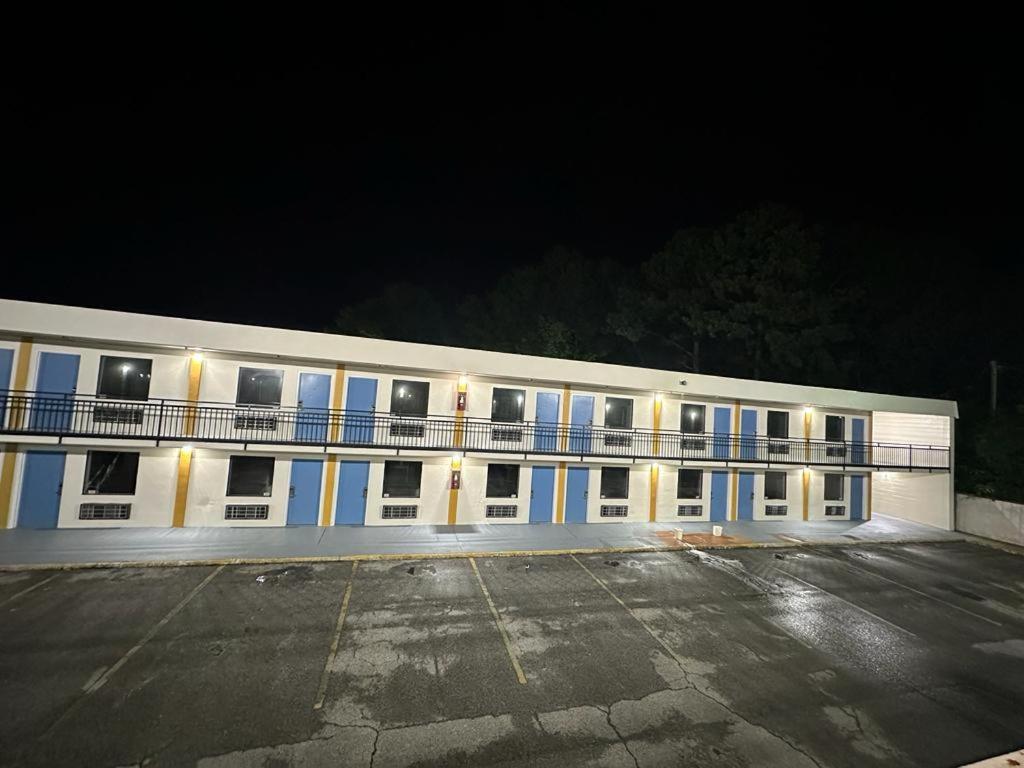 Lanett Inn Екстер'єр фото